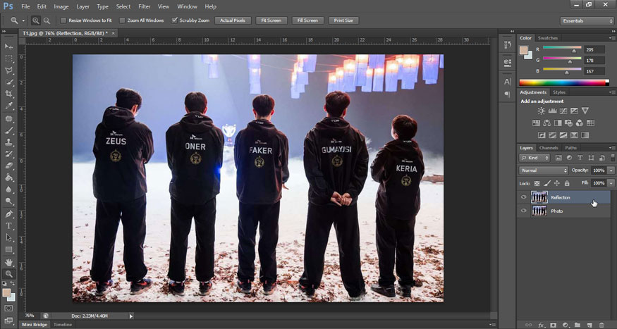 the Reflection layer will appear above the Photo layer