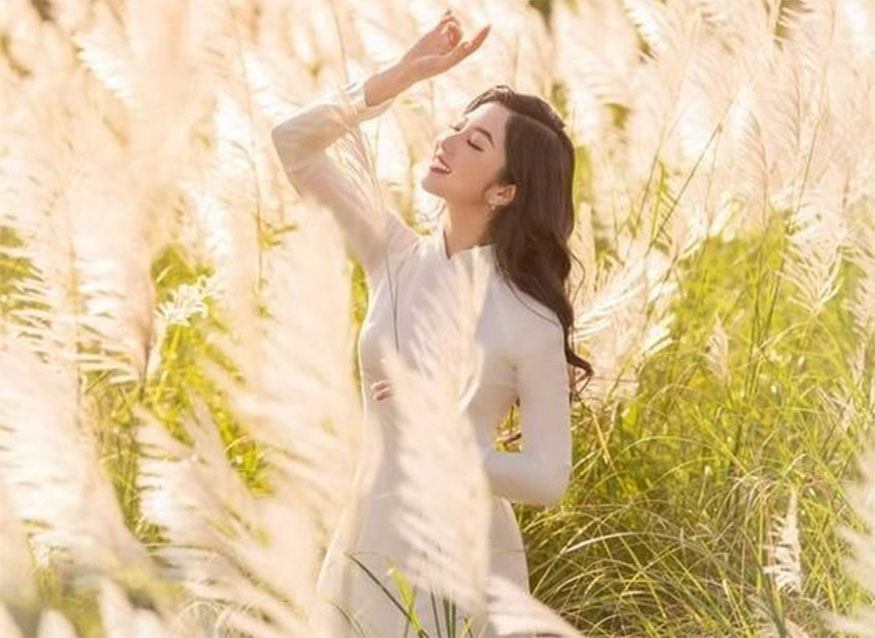 Posing while blocking sun hand
