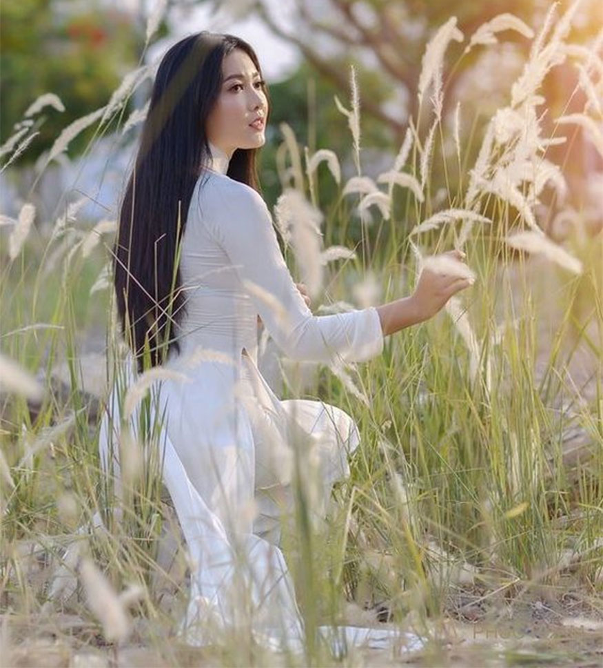 Ao Dai and conical hat 