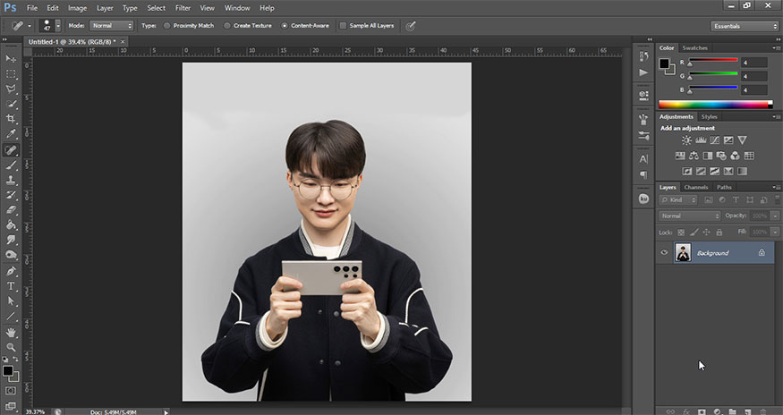 obtain an image with the background expanded in Photoshop as shown